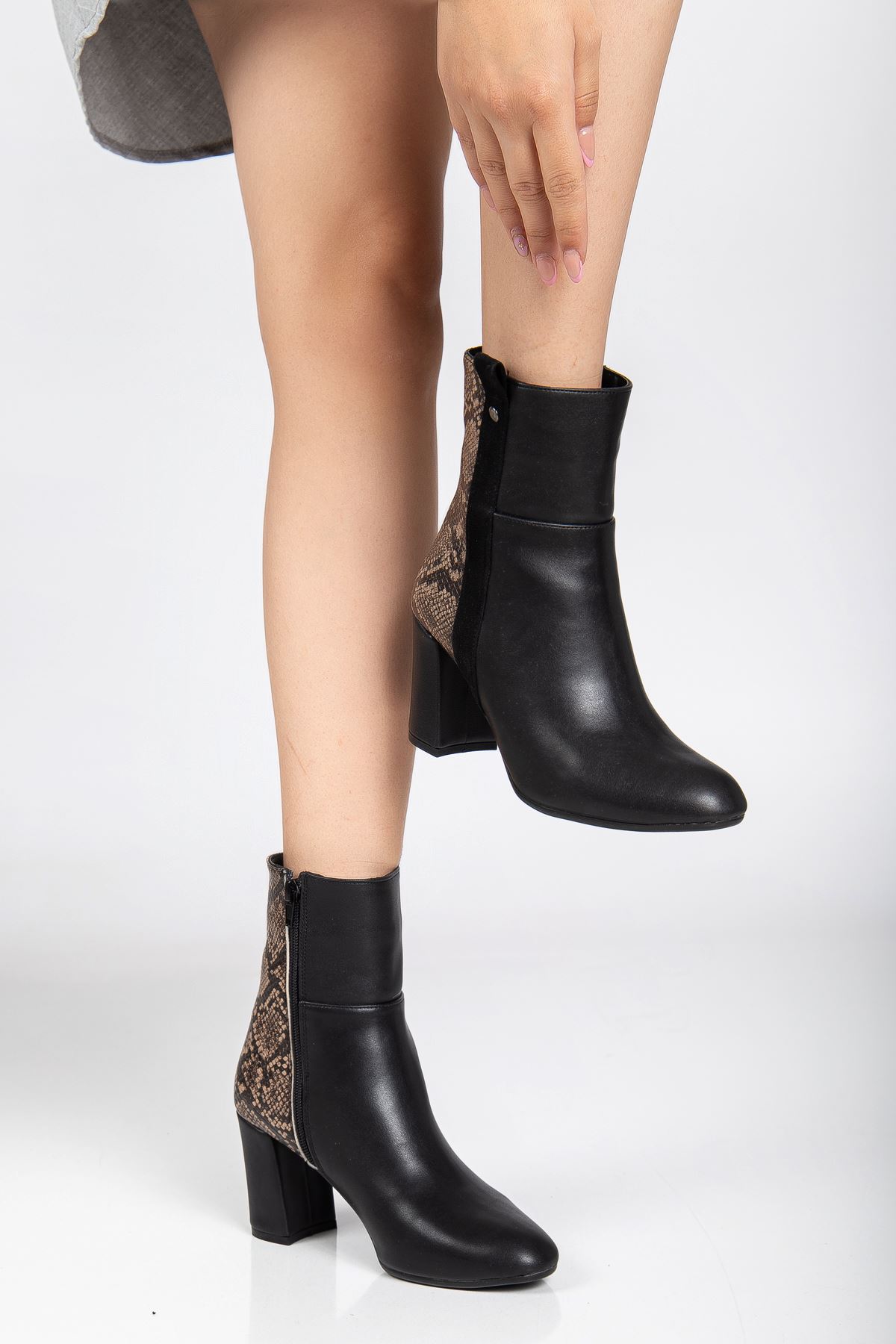 292 Siyah Yılan Desen Detaylı Fermuarlı  Yüksek Topuklu Günlük Kadın Bot