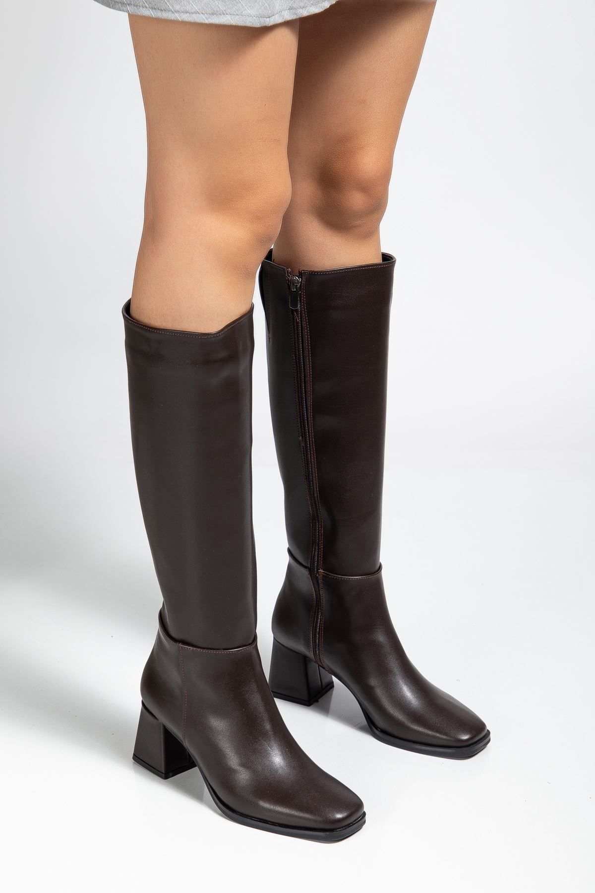 4804 Kahve Cilt Fermuarlı Günlük Bayan Çizme 