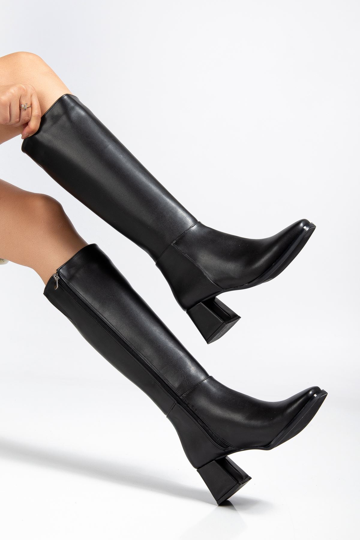 4804 Siyah Cilt Fermuarlı Günlük Bayan Çizme  
