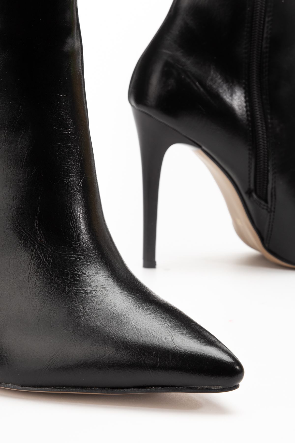 LS-226 Siyah Kırışık Rugan Fermuarlı Lastikli İnce Yüksek Topuklu Kadın Çizme