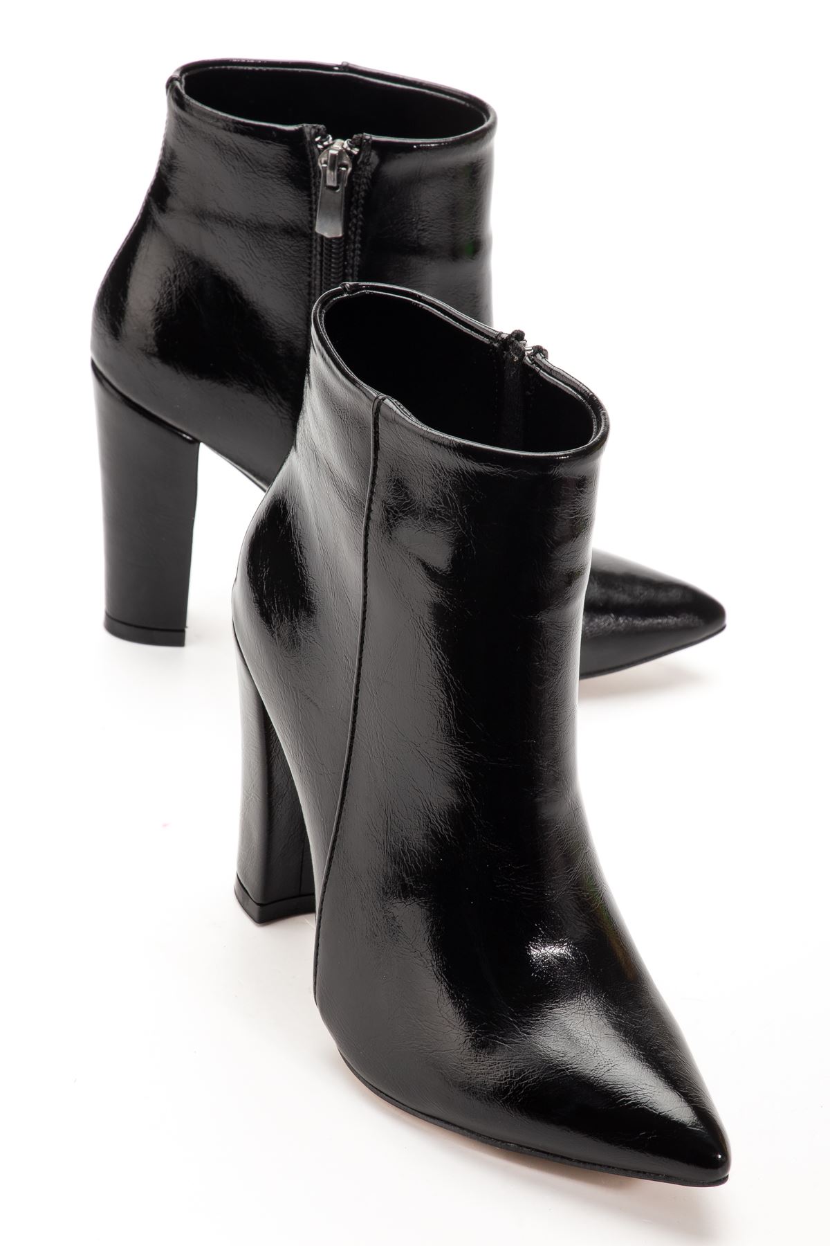 VRT-4801  Siyah Kırışık Rugan Yüksek Kalın Topuklu Fermuarlı Kadın Bot 