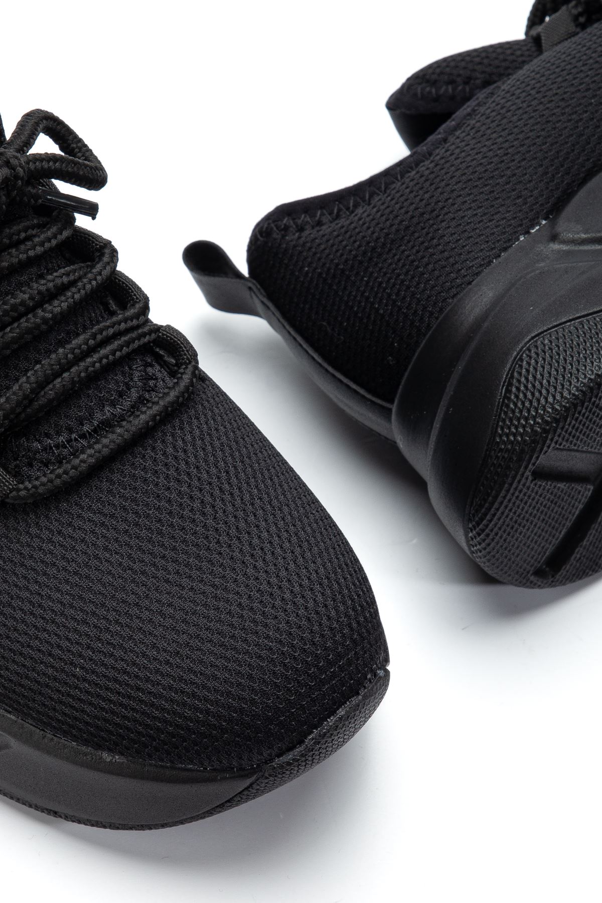 RS-400 Black Lace-Up Mesh Platinum Sole Casual Women's Sport