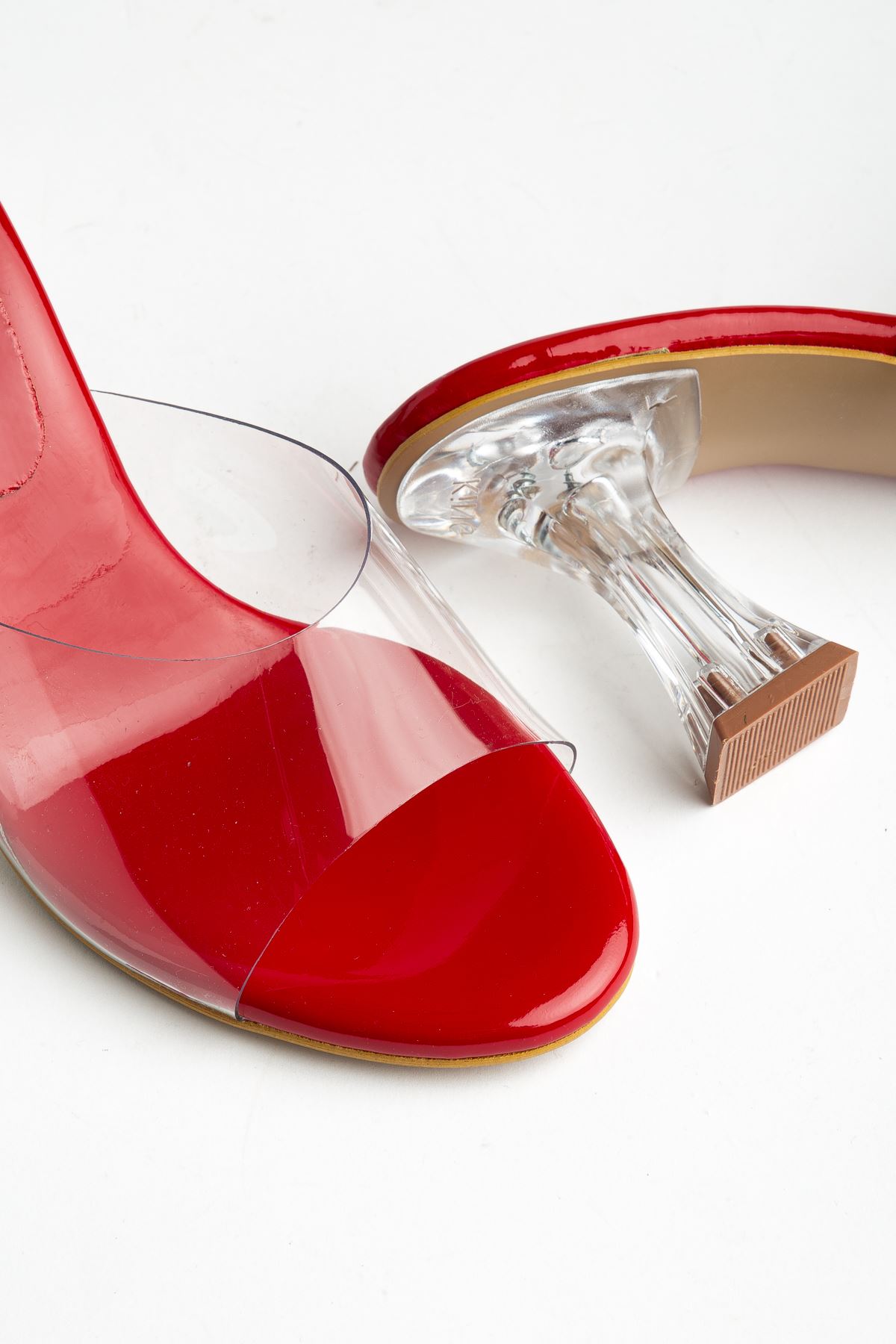 S-619 Kırmızı Rugan Şeffaf Bantlı Şeffaf Topuklu Yuvarlak Burunlu Kadın Terlik
