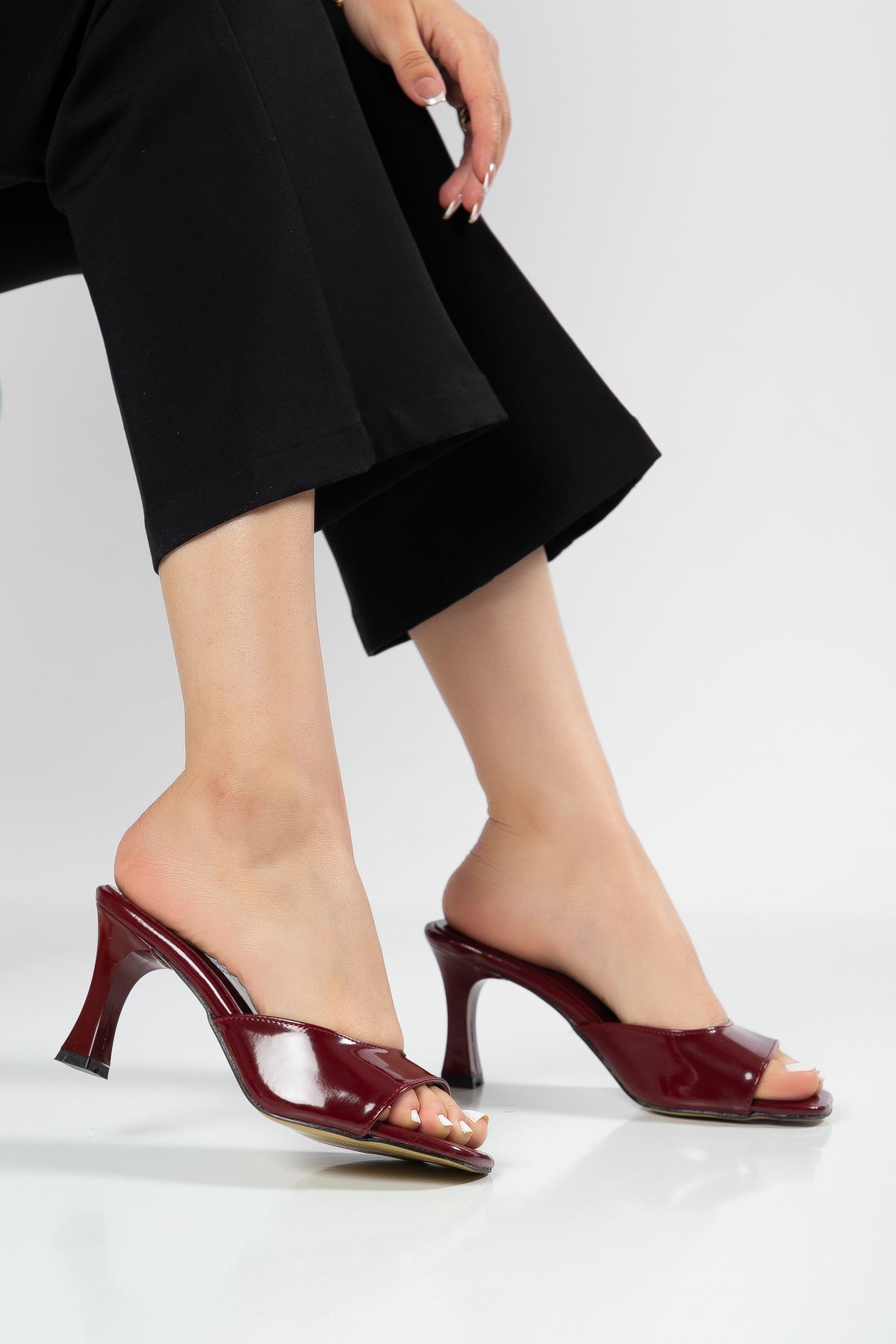 S-617 Burgundy Patent Leather Women's Slippers with Casual Heels