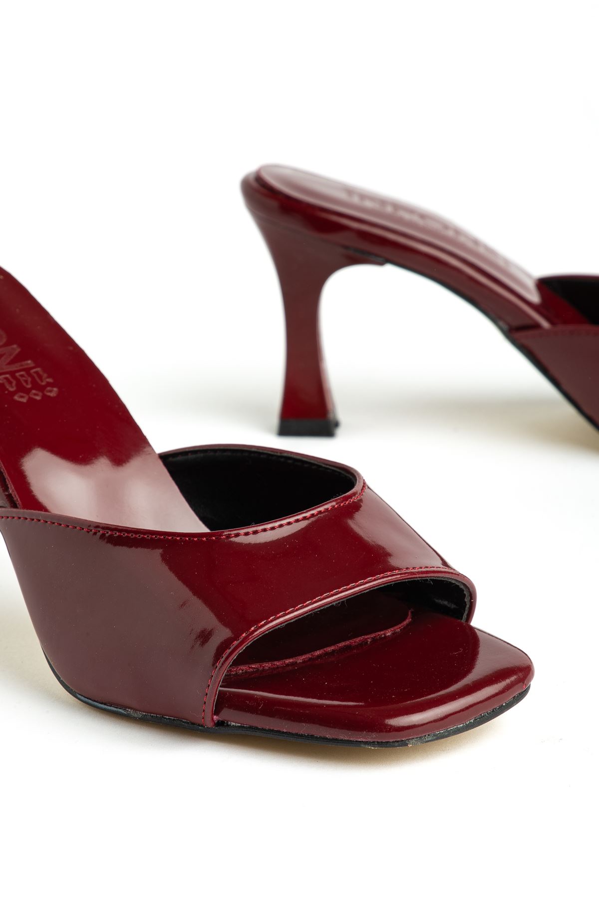 S-617 Burgundy Patent Leather Women's Slippers with Casual Heels