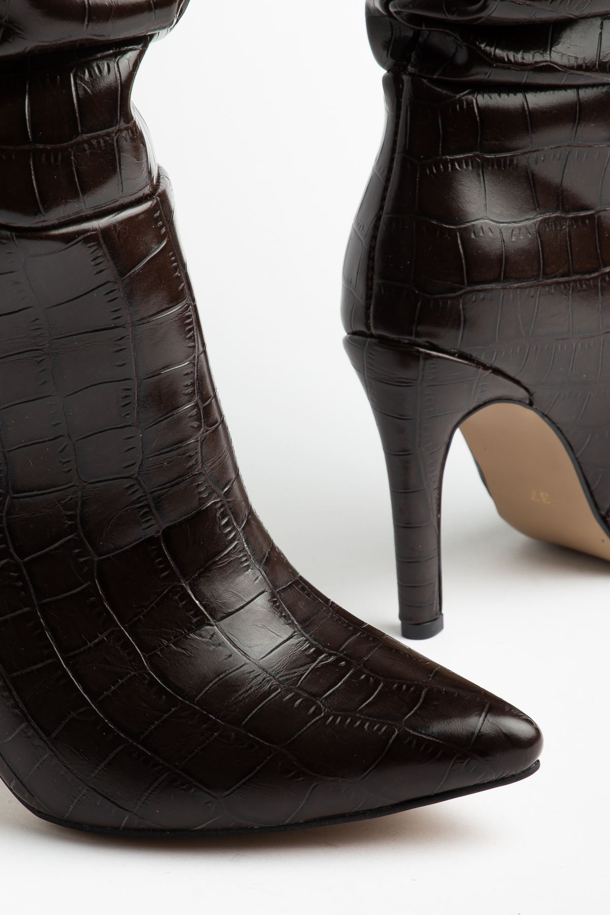 SYT-2003 Beige Suede Bellows Slim Heels Casual Women's Boots