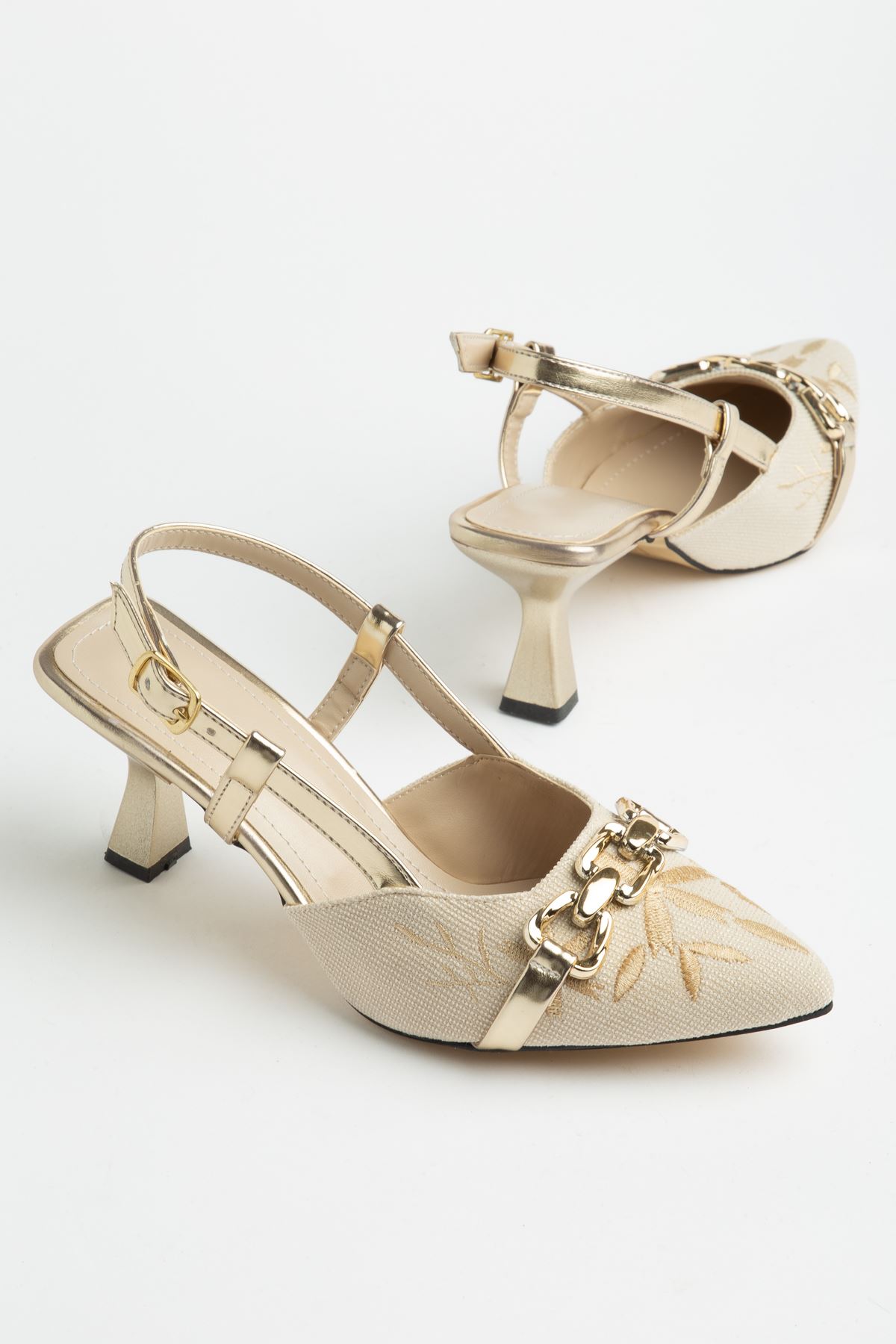 K-250 Altın Günlük Arkası Açık Tokalı Topuklu Kadın Ayakkabı 