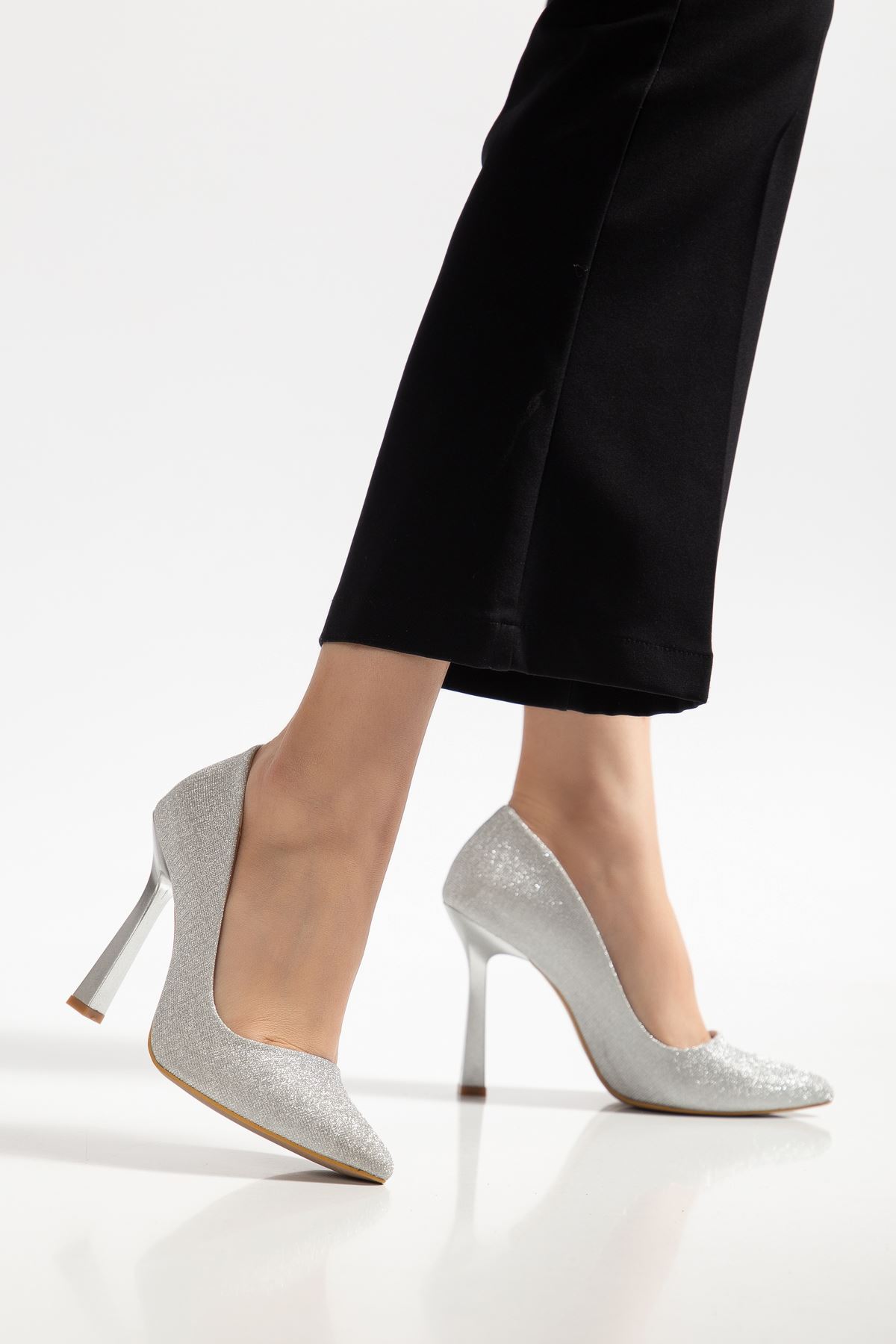 801 Gümüş Palermo Sivri Burunlu  Topuklu Kadın Ayakkabı 