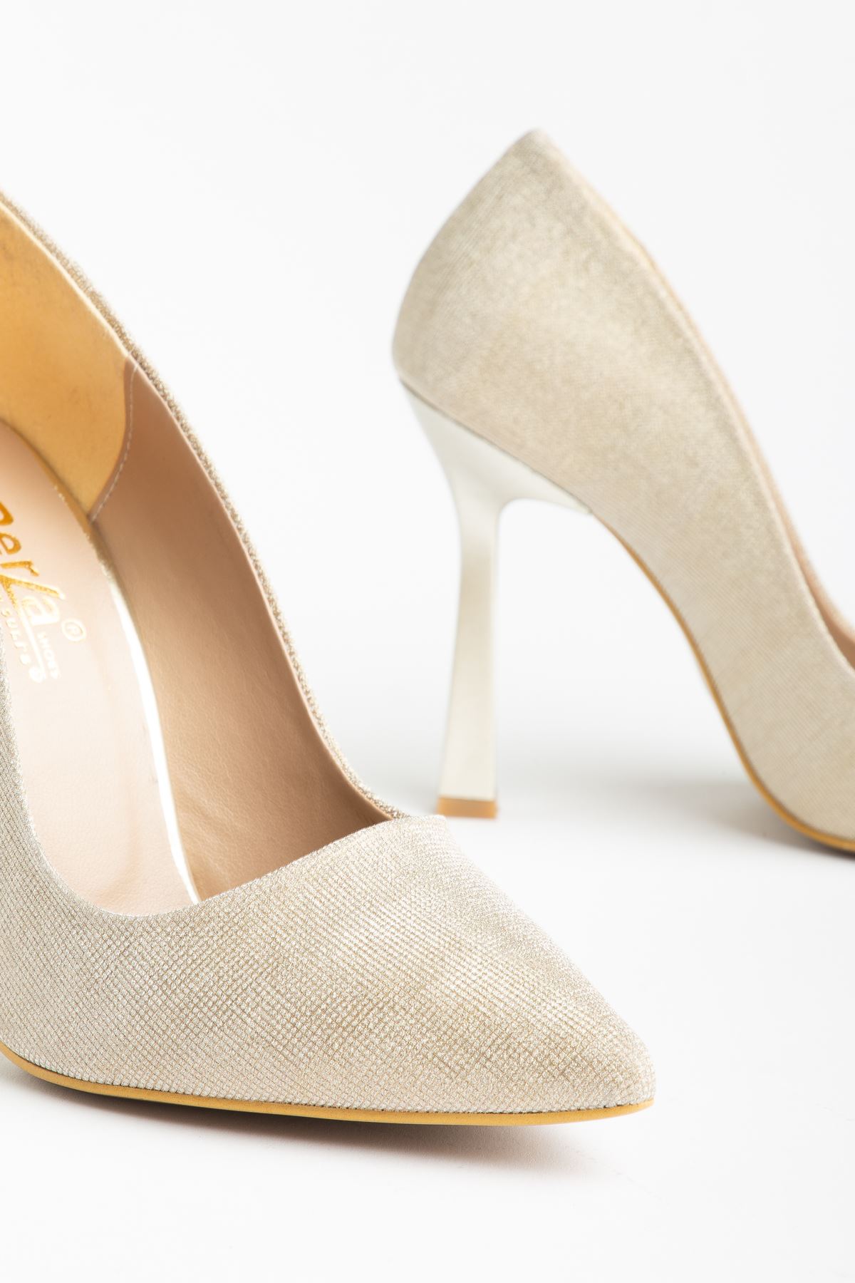 801 Altın Palermo Sivri Burunlu  Topuklu Kadın Ayakkabı 