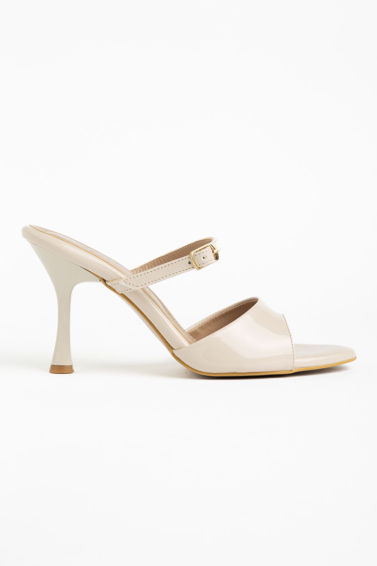 G-357 Bej Rugan Tokalı Yuvarlak 10,5 Cm Topuklu Kadın Sandalet