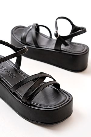 861-1016 Siyah Dolgu Kadın Sandalet