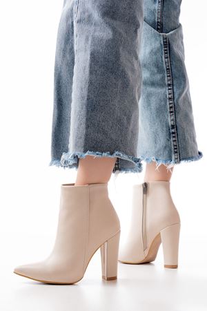 VRT-4801 Бежевые женские сапоги на высоком толстом каблуке на молнии