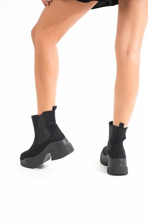 FZ-2400 Черные замшевые женские сапоги на высокой подошве на резинке