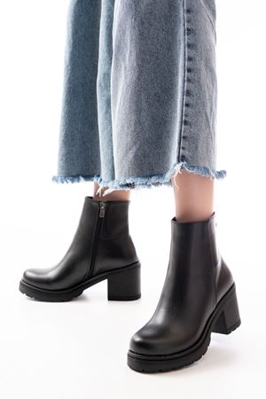 767-3020 Черные женские сапоги на молнии на толстом каблуке