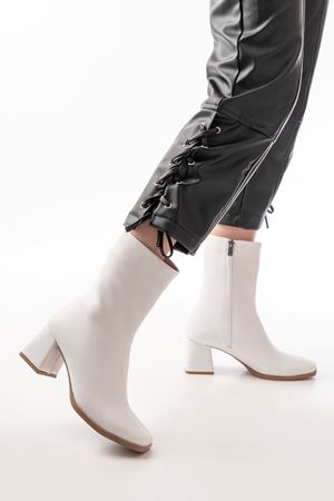 MSK-032 Белые женские сапоги на молнии на каблуке