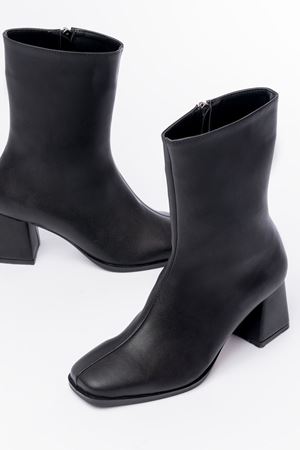 MSK-032 Черные женские сапоги на молнии на каблуке