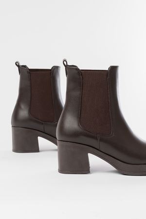 5109-3056 Kahverengi Lastikli Kalın Topuklu Günlük Kadın Bot