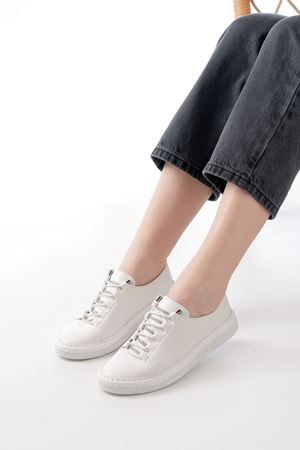 MK-9026 Beyaz Bağcıklı  Taş Aksesuarlı Günlük Spor Ayakkabı 