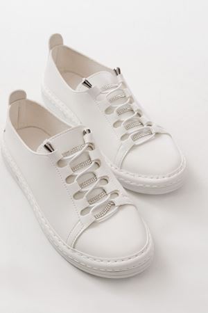 MK-9026 Beyaz Bağcıklı  Taş Aksesuarlı Günlük Spor Ayakkabı 