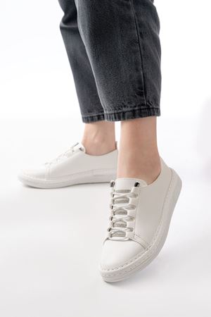 MK-9026 Beyaz Bağcıklı  Taş Aksesuarlı Günlük Spor Ayakkabı 