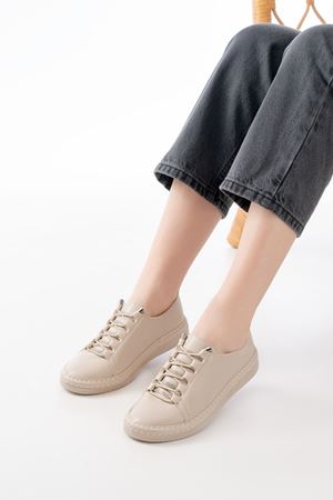 MK-9026 Bej Bağcıklı  Taş Aksesuarlı Günlük Spor Ayakkabı 