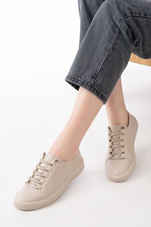 MK-9026 Bej Bağcıklı  Taş Aksesuarlı Günlük Spor Ayakkabı 