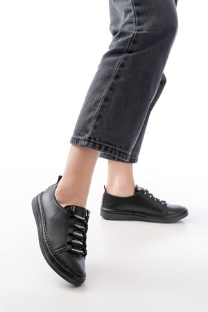 MK-9026 Siyah Bağcıklı  Taş Aksesuarlı Günlük Spor Ayakkabı 