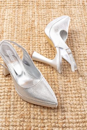 B-2101 Gümüş Günlük Arkası Açık Yılan Desenli Topuklu Bayan Ayakkabı