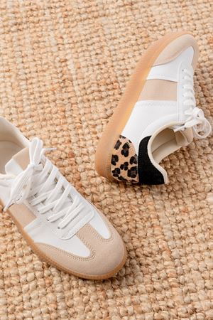 M-6006 Beyaz Garni Leopar Desenli Bağcıklı Termo Taban Günlük Kadın Spor 