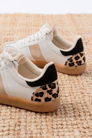 M-6006 Beyaz Garni Leopar Desenli Bağcıklı Termo Taban Günlük Kadın Spor 