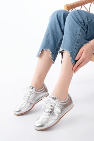 M-1009 Gümüş Rugan Bağcıklı Günlük Kadın Spor