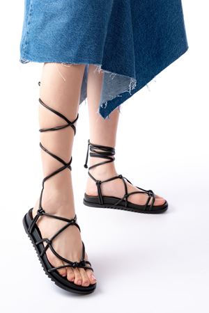 1001-1001 Siyah Bilekten Bağcıklı Kadın Sandalet