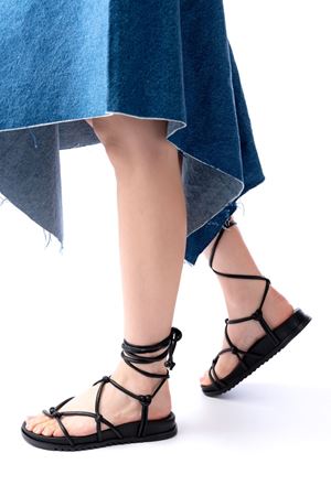 1001-1001 Siyah Bilekten Bağcıklı Kadın Sandalet