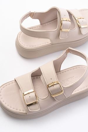 24413-572 Bej Günlük Dolgu Topuk Toka Aksesuarlı Kadın Sandalet 