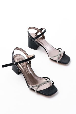 K-888 Kadın Siyah İnce Sarmal Bantlı Topuklu Ayakkabı 