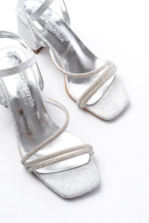  S-900  Gümüş Bantlı Taşlı Kalın Şeffaf Topuklu Kadın Ayakkabı