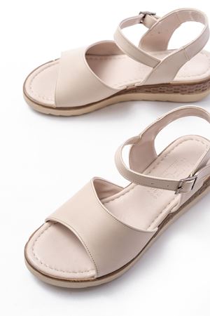 692-500 Bej Ortopedik Taban Tokalı Kadın Sandalet   