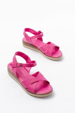 692-564 Fuşya Ortopedik Taban Çapraz Tokalı Kadın Sandalet  