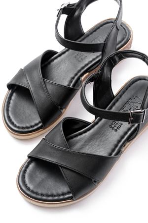 692-564 Siyah Ortopedik Taban Çapraz Tokalı Kadın Sandalet   