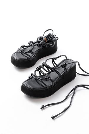 1023 Siyah Dolgu Topuk Kadın Sandalet