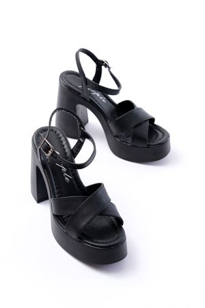 P-105 Siyah Çapraz Kalın Topuklu Kadın Sandalet 