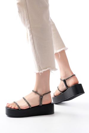 861-1008 Siyah Platin Taşlı Dolgu Topuklu Kadın Sandalet 