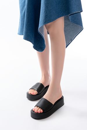 861-1033 Siyah Dolgu Topuklu Kadın Terlik  