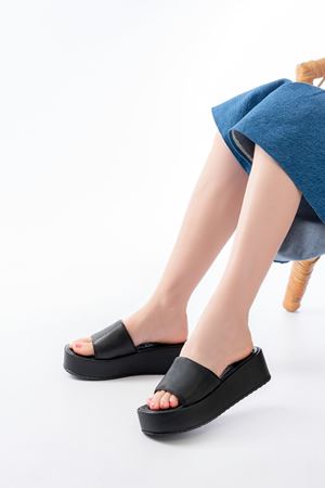 861-1033 Siyah Dolgu Topuklu Kadın Terlik  