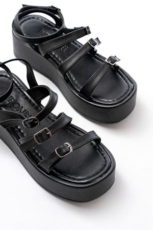 861-1222 Siyah Tokalı Bilekten Bağlamalı Dolgu Kadın Sandalet