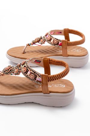 DM-609 Taba Taşlı Arka Lastikli Parmak Arası Kadın Sandalet 