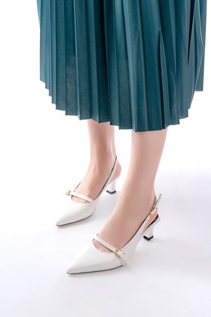 H-470 Beyaz Rugan Baret Tokalı Arkası Açık Günlük Kadın Sandalet 