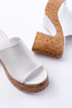 N-7308 Beyaz Kalın Yüksek Taban Kadın Terlik  