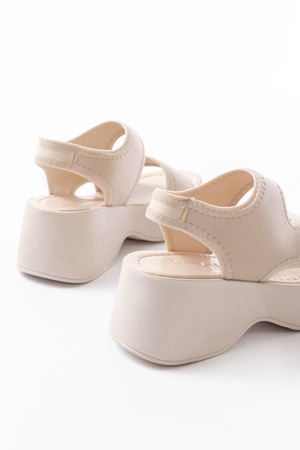 24414-573 Bej Dalgıç Günlük Dolgu Topuk Kadın Sandalet