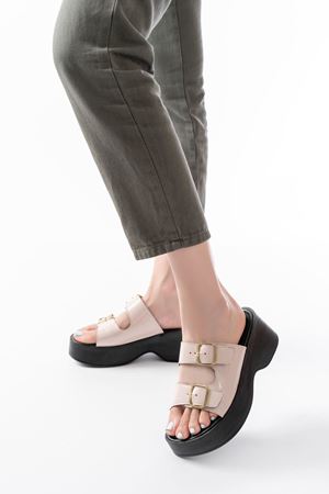 24414-574 Bej Rugan Tokalı Dolgu Topuk Kadın Terlik  